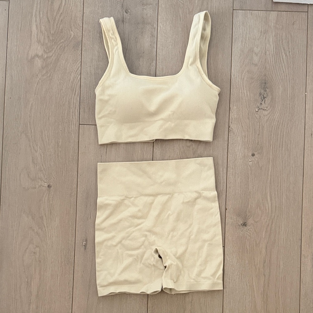 Seamless Ribbed Scoop Neck Bralette & High-Waist Shorts Set - Cream
